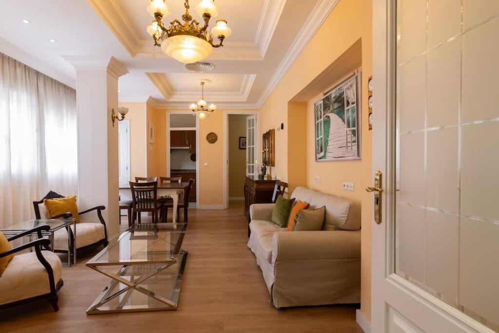 Sleeps 6 Fast Wi-fi 2 Bathrooms Apartment